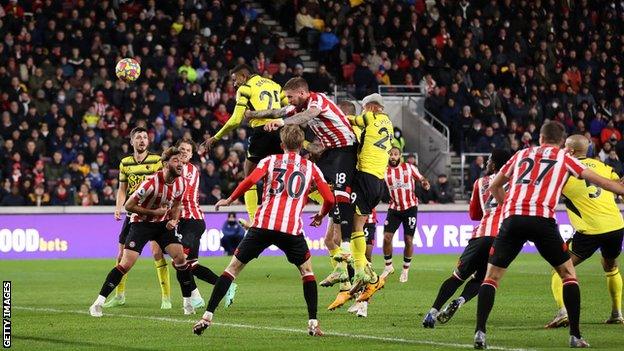 Emmanuel Dennis goal