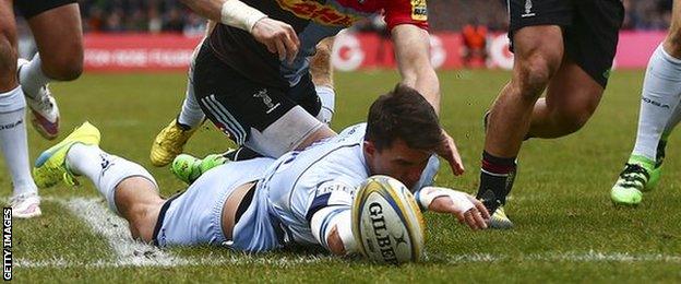 Wynand Olivier scores Worcester's first try at The Stoop