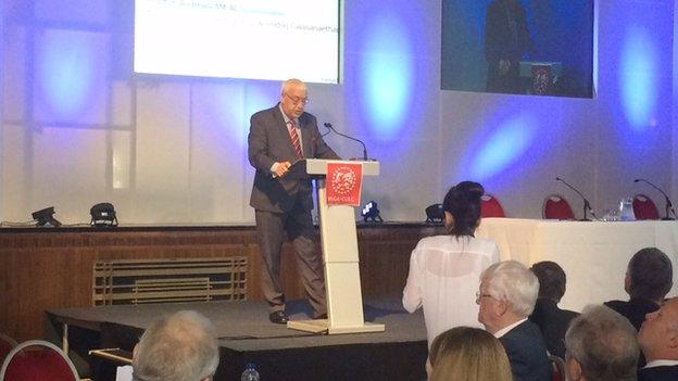 Bob Wellington addressing the Welsh Local Government Association Conference