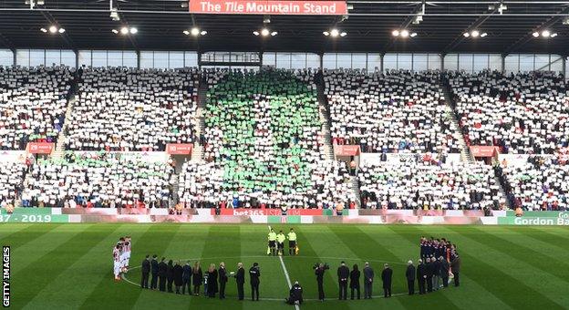 Stoke City fans pay their respects to Gordon Banks