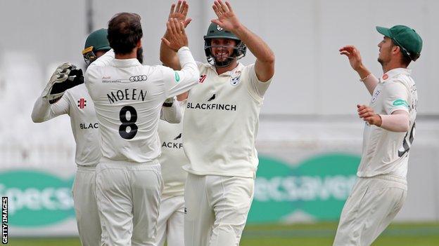 Worcestershire players celebrate a wicket