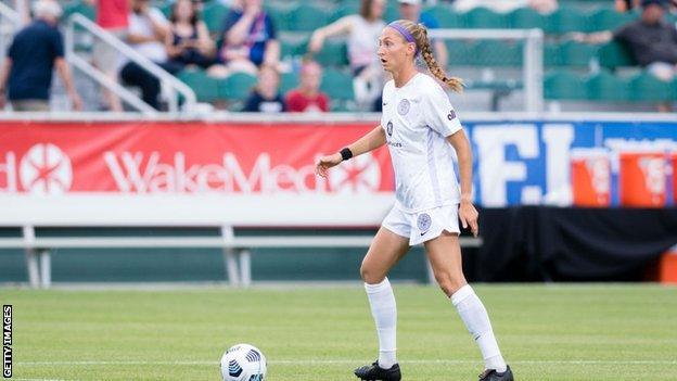 Hendrix in action during a game between Racing Louisville FC and North Carolina Courage at Sahlen's Stadium