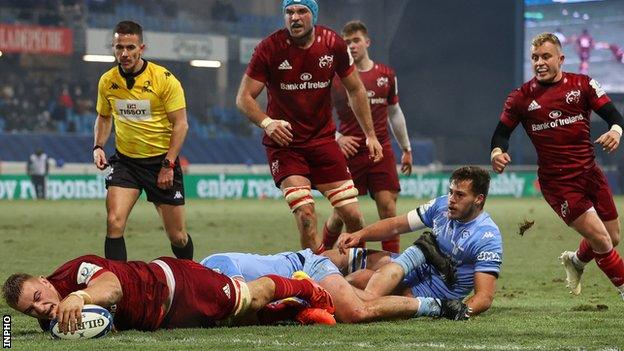 Gavin Coombes stretches across the line to score Munster's late try against Castres