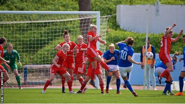 Cristiana Girelli's free-kick gives Italy the lead against Wales