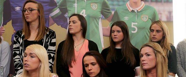 Stephanie Roche, Aine O'Gorman and Emma Byrne (front row) with members of the Republic of Ireland women's squad