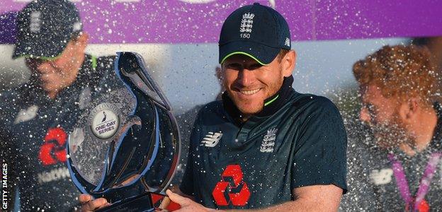 Eoin Morgan with the trophy