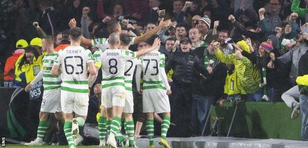 Celtic players celebrate Leigh Griffiths' goal