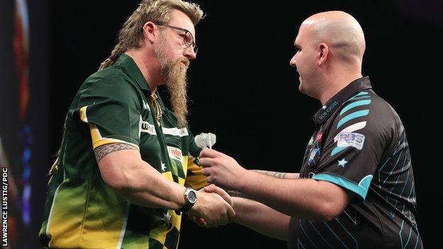 Simon Whitlock and Rob Cross shake hands