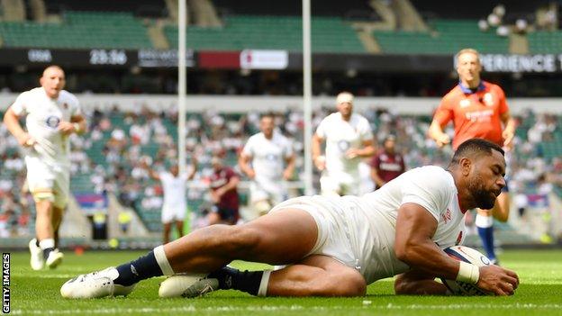 Joe Cokanasiga scores a try