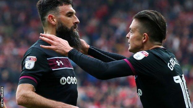 Mile Jedinak celeberates his goal for Aston Villa