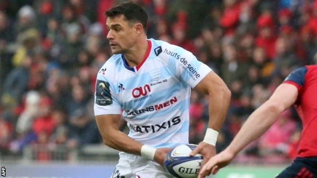 Dan Carter plays a pass for Racing 92