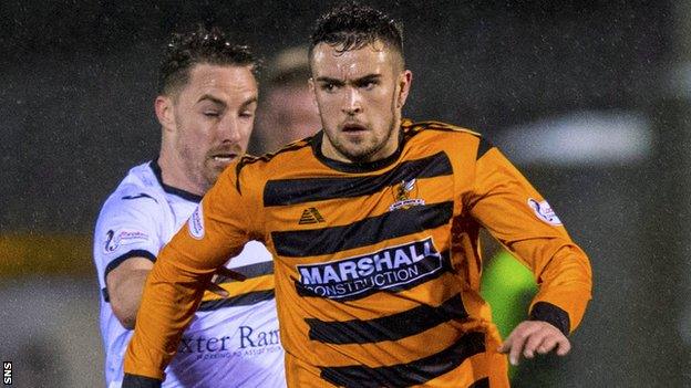 Michael Duffy in action for Alloa