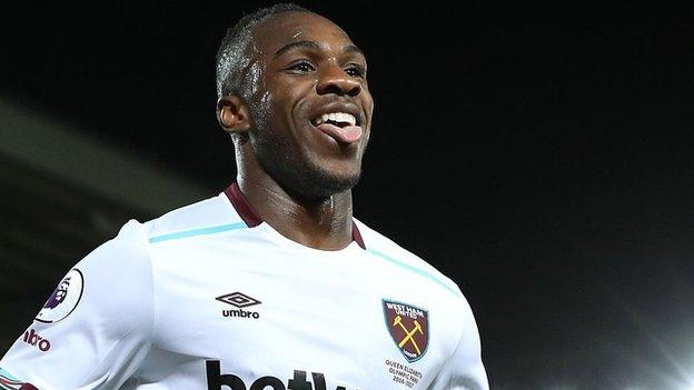 Michail Antonio signs new West Ham deal