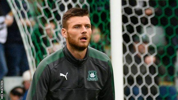 Ryan Edwards warming up before a Plymouth Argyle match