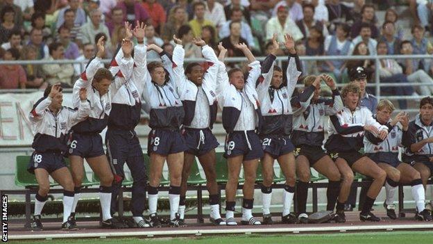 England players do a Mexican wave at the 1990 World Cup third-place play-off