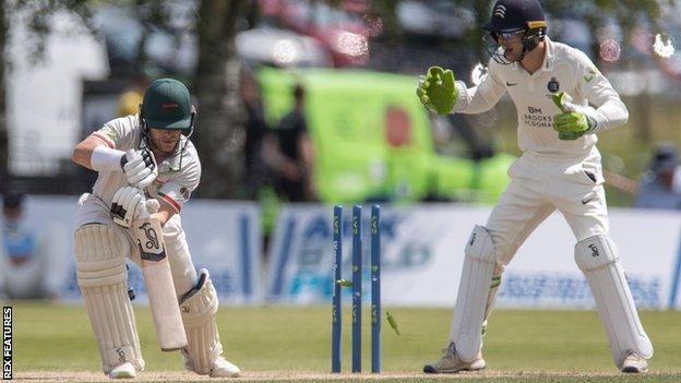 Marcus Harris is bowled by Nathan Sowter