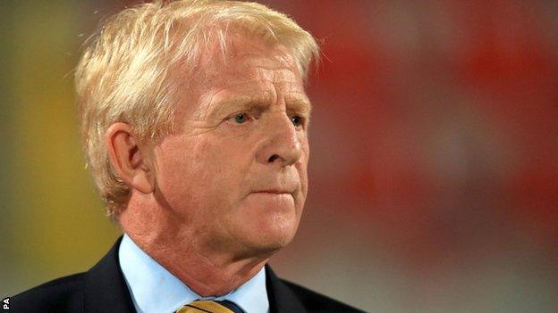 Gordon Strachan looks on as Scotland beat Malta 5-1