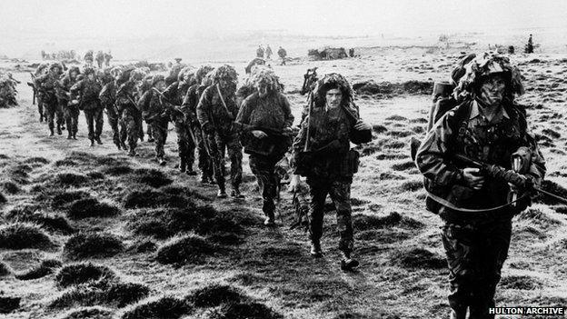 British soldiers in camouflage during the 1982 Falklands conflict