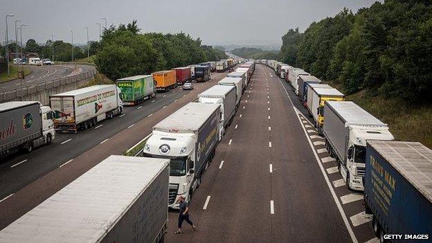 Lorries on M20