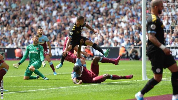 Gabriel Jesus scorES for Manchester City against West Ham