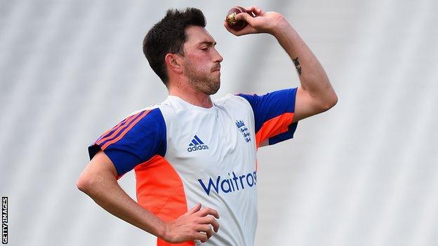 Mark Footitt bowls in the nets