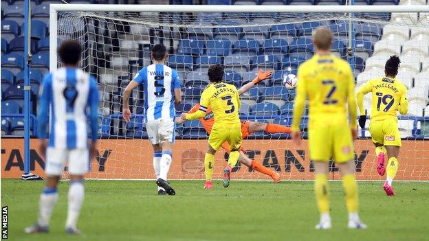 Joe Jacobson scores for Wycombe