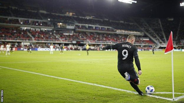 Wayne Rooney takes a corner