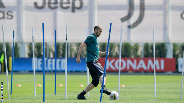 Giorgio Chiellini training