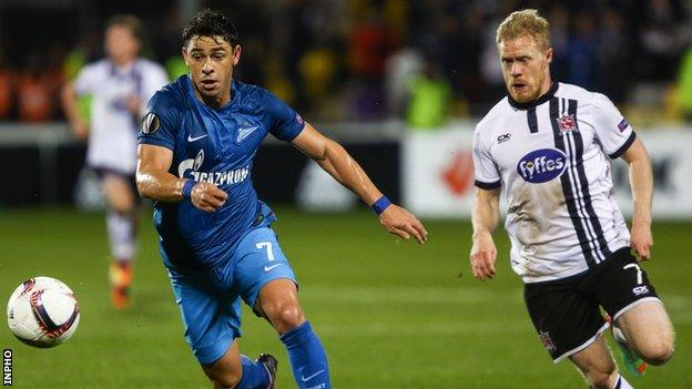 Dundalk's Daryl Horgan battles with Zenit's Giuliano