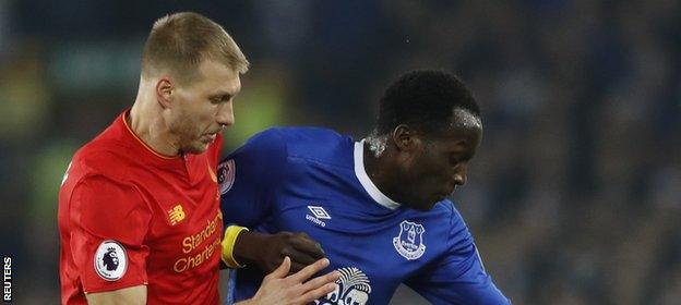 Ragnar Klavan and Romelu Lukaku