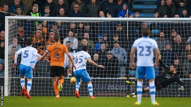 Fernando Forestieri scores