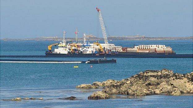 Platforms involved in sewage outfall pipe replacement project