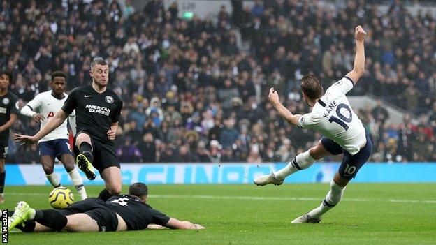 Harry Kane scores for Spurs