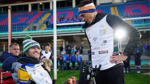 Kevin Sinfield (right) speaks to Rob Burrow