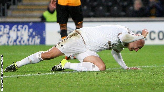 Jonjo Shelvey shows his frustration against Hull City