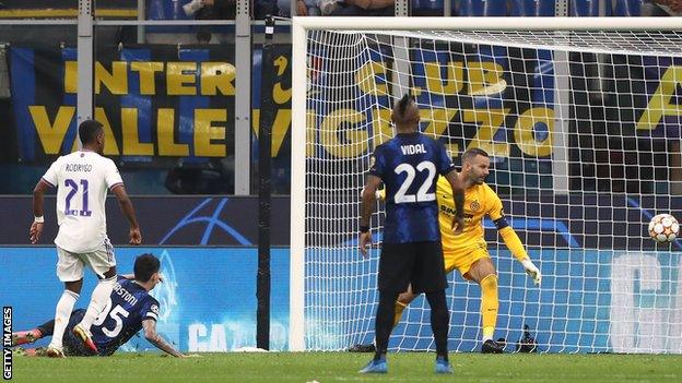 Rodrygo scores for Real Madrid at Inter Milan