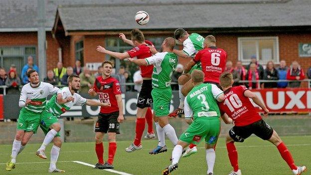 Drenewydd v Seintiau Newydd