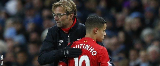 Philippe Coutinho congratulated by Jurgen Klopp after being substituted