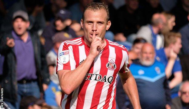 Sunderland midfielder Lee Cattermole celebrates his goal against AFC Wimbledon