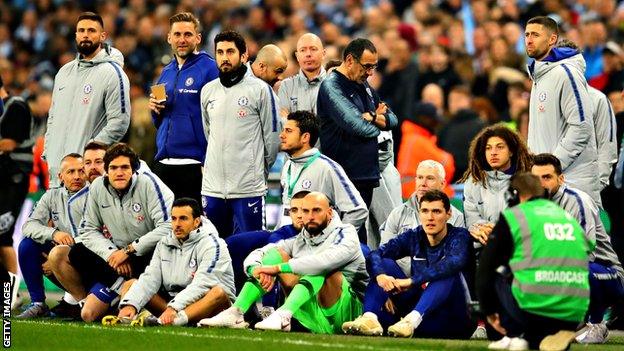 Maurizio Sarri turns his back as Chelsea players and staff watch the penalty shoot-out