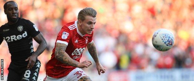 Jason Cummings (right) in action for Nottingham Forest against Leeds United