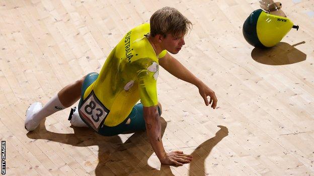 Tokyo Olympics: Australian cyclist's handlebars snap off at high