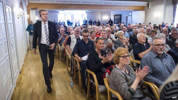 Kristian Thulesen Dahl arrives for an event as part of his election campaign 9 June 2015