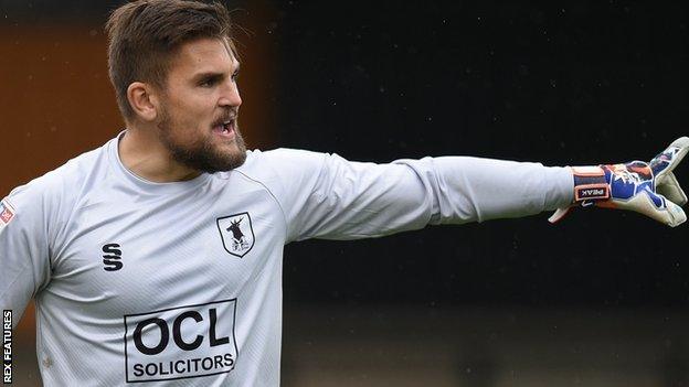 Mansfield Town goalkeeper Bobby Olejnik