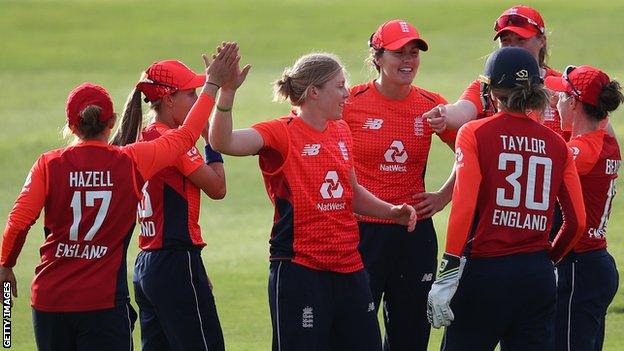 England captain Heather Knight (third left) with her team during a T20 tri-series against New Zealand and South Africa