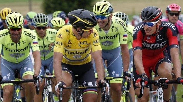 Peter Sagan (centre) chats to Marcus Burghardt (right)