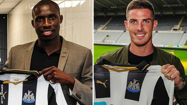 Mohamed Diame (left) and Ciaran Clark