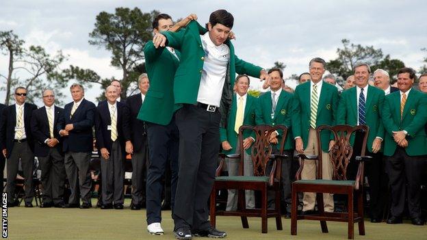 Bubba Watson is presented with the Green jJcket at Augusta in 2014