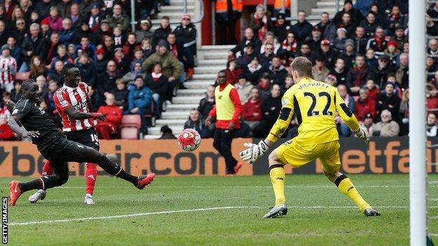 Simon Mignolet and Sadio mane