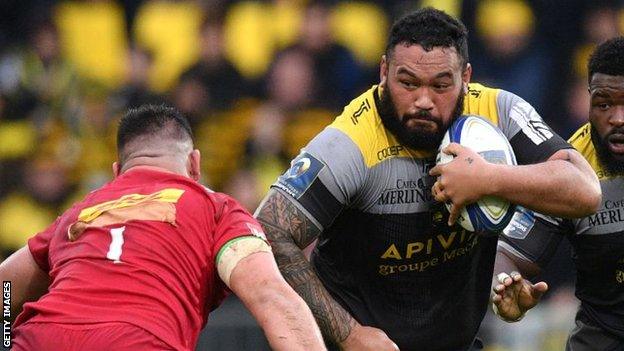 La Rochelle's New Zealand prop Uini Atonio runs with the ball